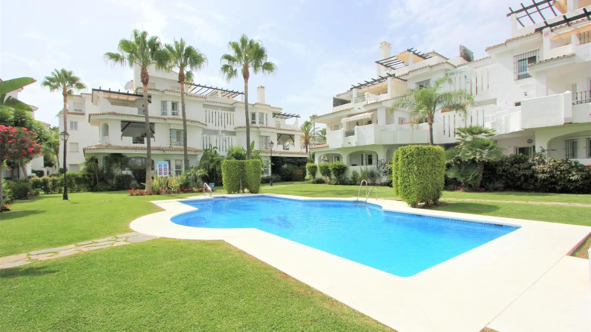 Apartamentos Naranjos Del Sol Marbella Spain